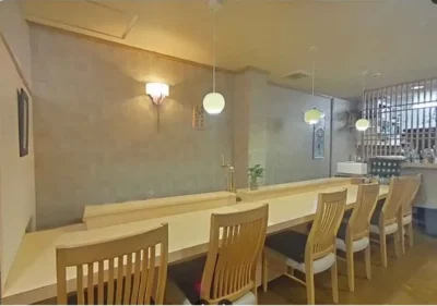 カウンター席もあります。